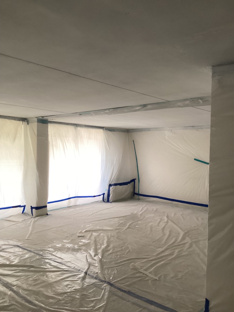 Poly-protected room with sealed perimeter